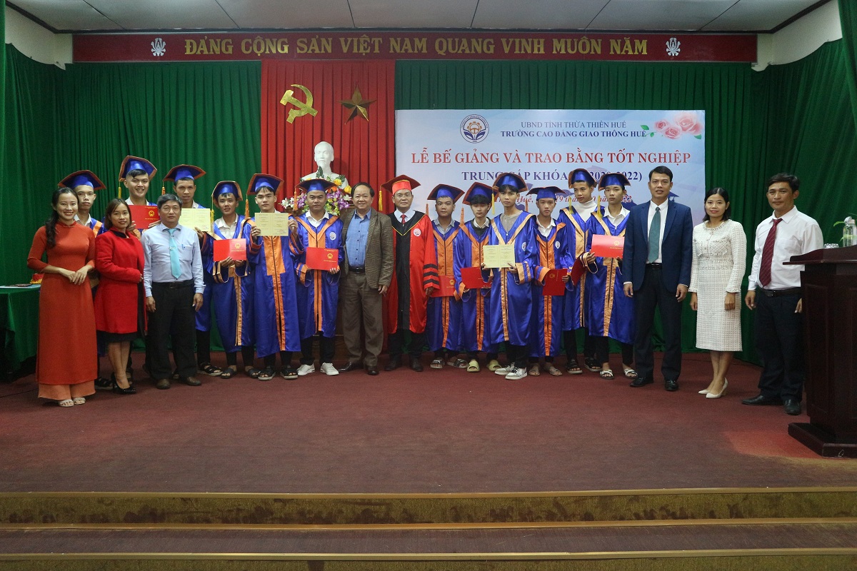 Lễ bế giảng và trao bằng tốt nghiệp Khóa TC14 năm học 2020 -2022